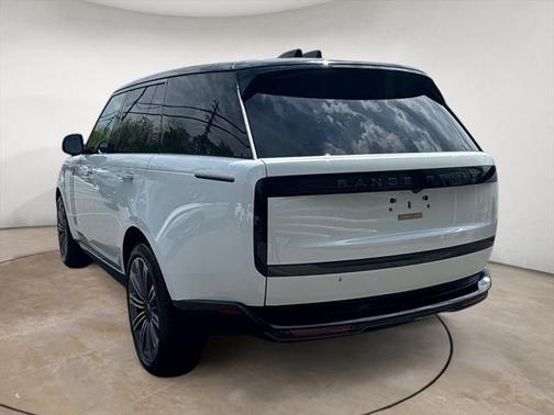 2025 Land Rover Range Rover SE