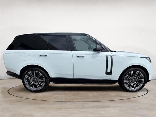 2025 Land Rover Range Rover P530 SE