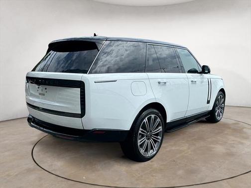 2025 Land Rover Range Rover P530 SE