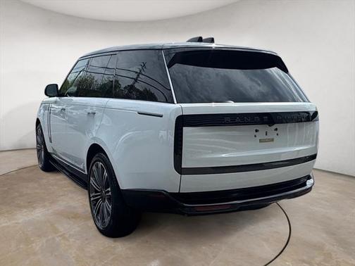 2025 Land Rover Range Rover P530 SE