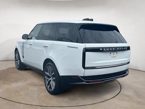 2025 Land Rover Range Rover P400 SE