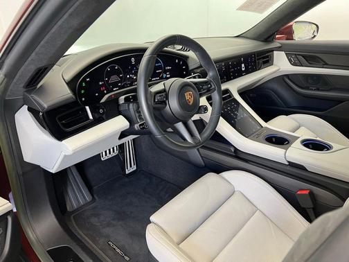 2022 Porsche Taycan GTS