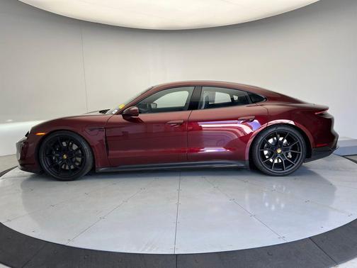 2022 Porsche Taycan GTS
