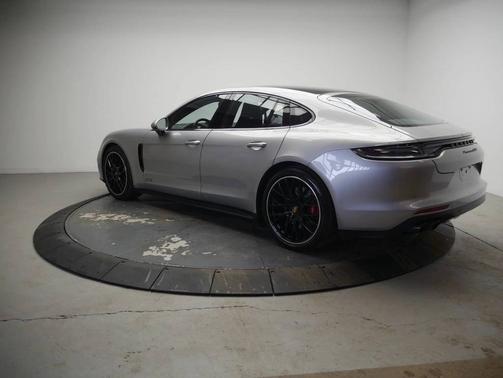 GT-Silver Metallic 2022 Porsche Panamera