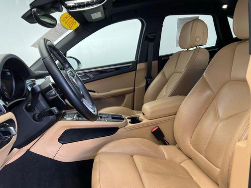 2018 Porsche Macan Sport Edition
