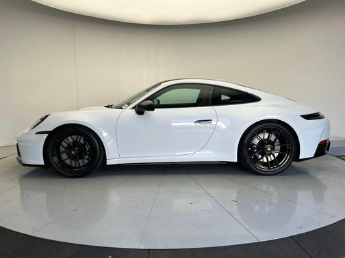 2025 Porsche 911 Carrera GTS