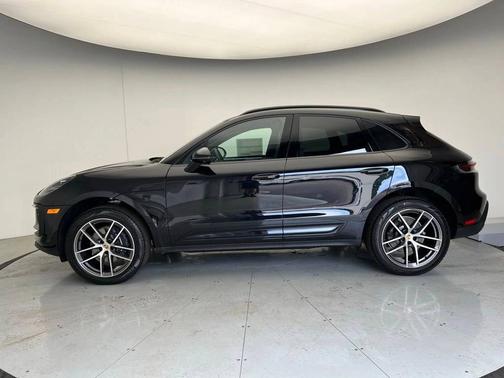 Jet Black Metallic 2025 Porsche Macan