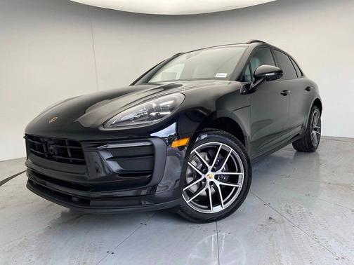 Jet Black Metallic 2025 Porsche Macan