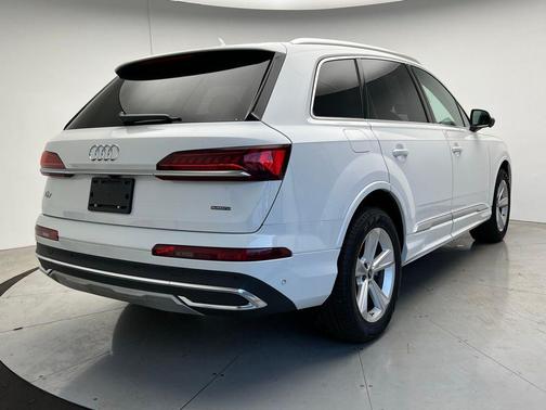 2024 Audi Q7 45 Premium Plus