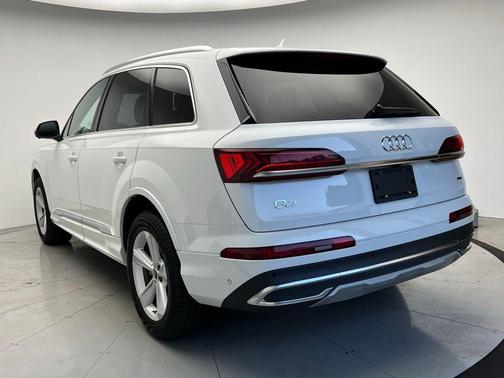 2024 Audi Q7 45 Premium Plus