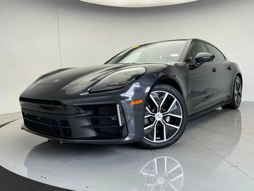 Volcano Grey Metallic 2025 Porsche Panamera