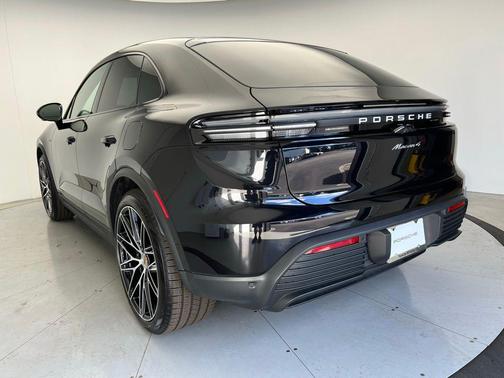 2025 Porsche Macan 4