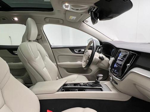 2022 Volvo V60 Cross Country T5