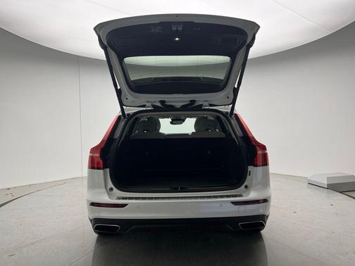2022 Volvo V60 Cross Country T5