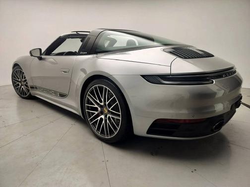 GT-Silver Metallic 2024 Porsche 911