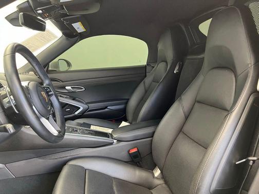 2023 Porsche 718 Boxster S