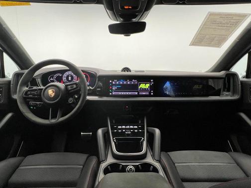 2025 Porsche Cayenne GTS