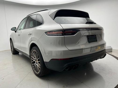 2023 Porsche Cayenne 