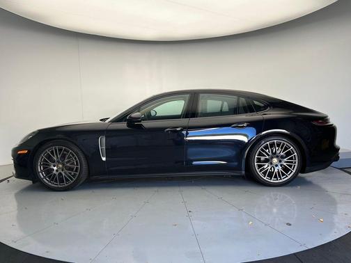 2023 Porsche Panamera 