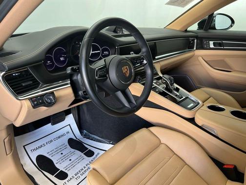 2023 Porsche Panamera 