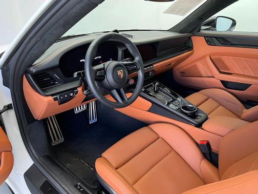 2025 Porsche 911 Carrera GTS