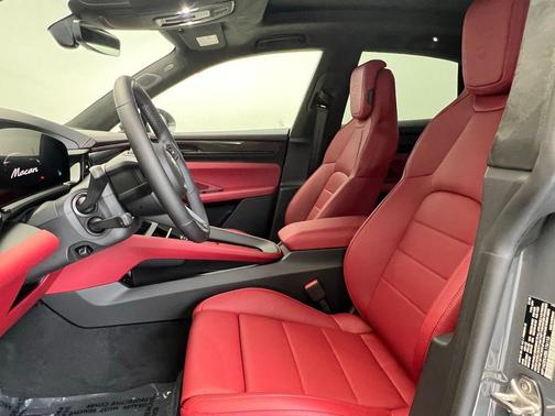 2025 Porsche Macan Turbo