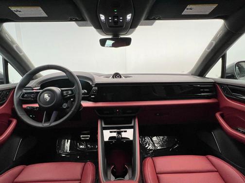 2025 Porsche Macan Turbo