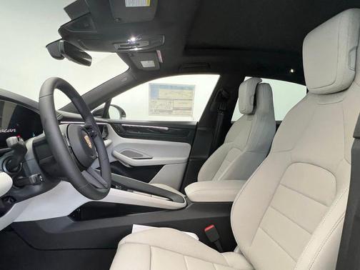 2025 Porsche Macan 4S