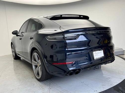 Moonlight Blue Metallic 2023 Porsche Cayenne