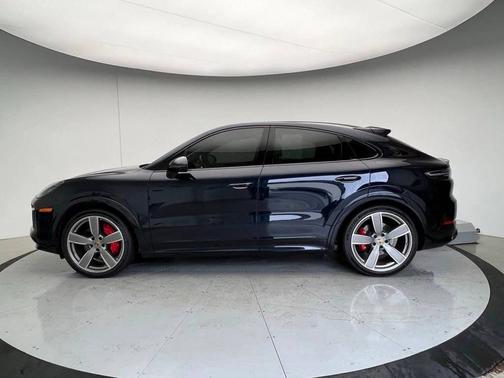 Moonlight Blue Metallic 2023 Porsche Cayenne