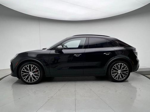 2025 Porsche Macan 4S