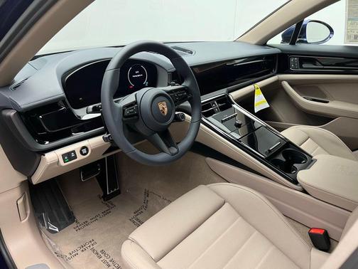 2025 Porsche Panamera 