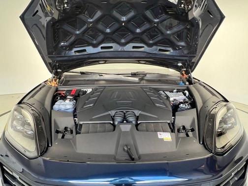 2024 Porsche Cayenne S