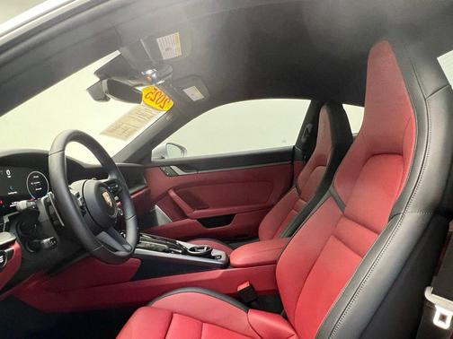 2025 Porsche 911 Carrera