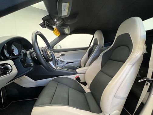 2019 Porsche 911 Carrera GTS