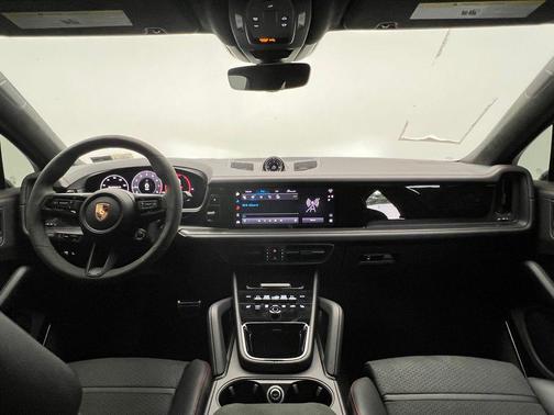 2025 Porsche Cayenne GTS