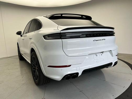 2025 Porsche Cayenne GTS