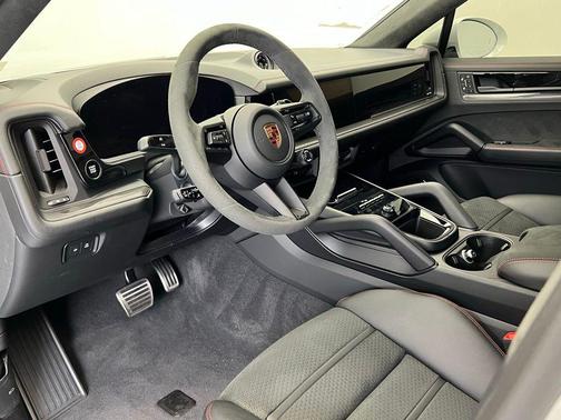 2025 Porsche Cayenne GTS