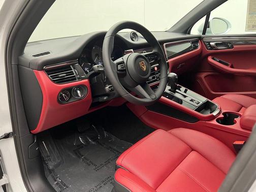 2025 Porsche Macan S