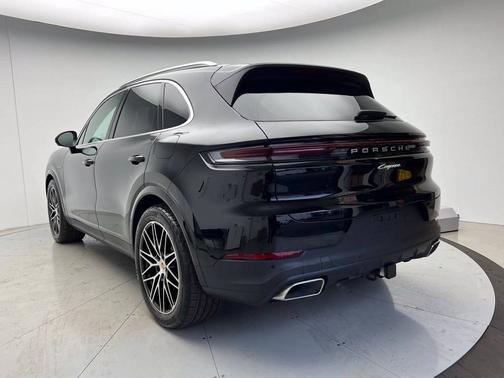 Chromite Black Metallic 2026 Porsche Cayenne