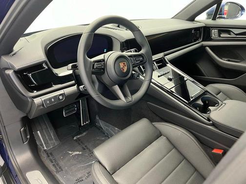 2024 Porsche Panamera 4
