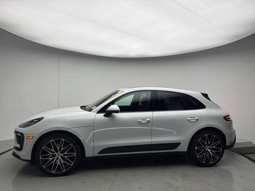 Carrara White Metallic 2022 Porsche Macan