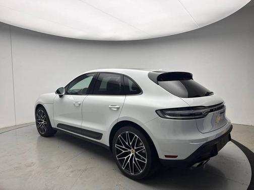 Carrara White Metallic 2022 Porsche Macan
