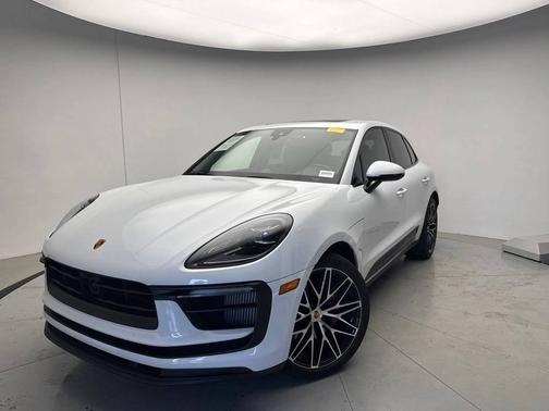 Carrara White Metallic 2022 Porsche Macan