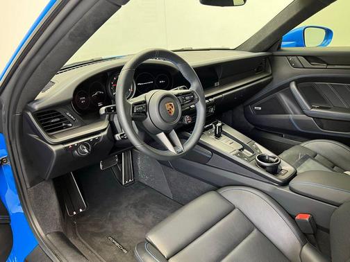 2022 Porsche 911 Carrera 4 GTS