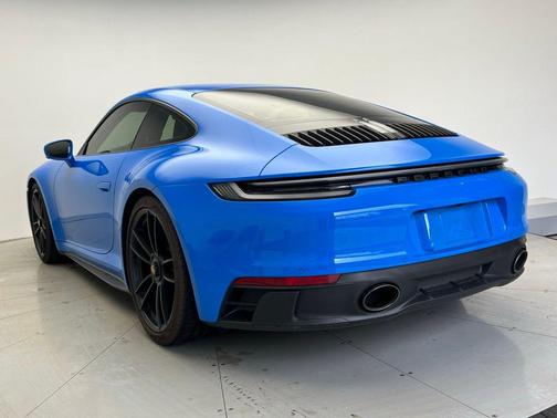 2022 Porsche 911 Carrera 4 GTS
