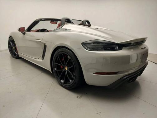 Chalk 2023 Porsche 718 Spyder