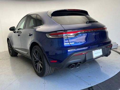Gentian Blue Metallic 2023 Porsche Macan
