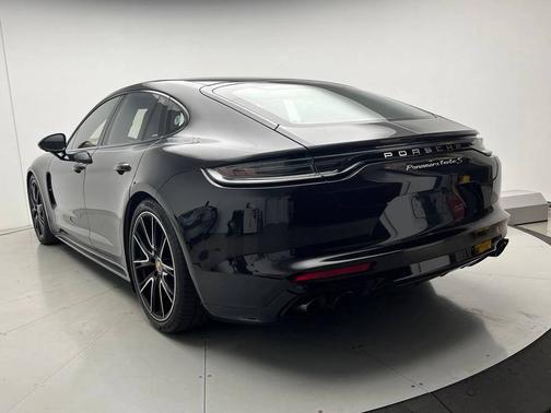 Jet Black Metallic 2023 Porsche Panamera