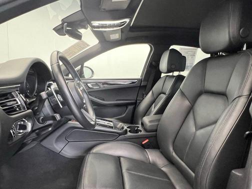 2022 Porsche Macan